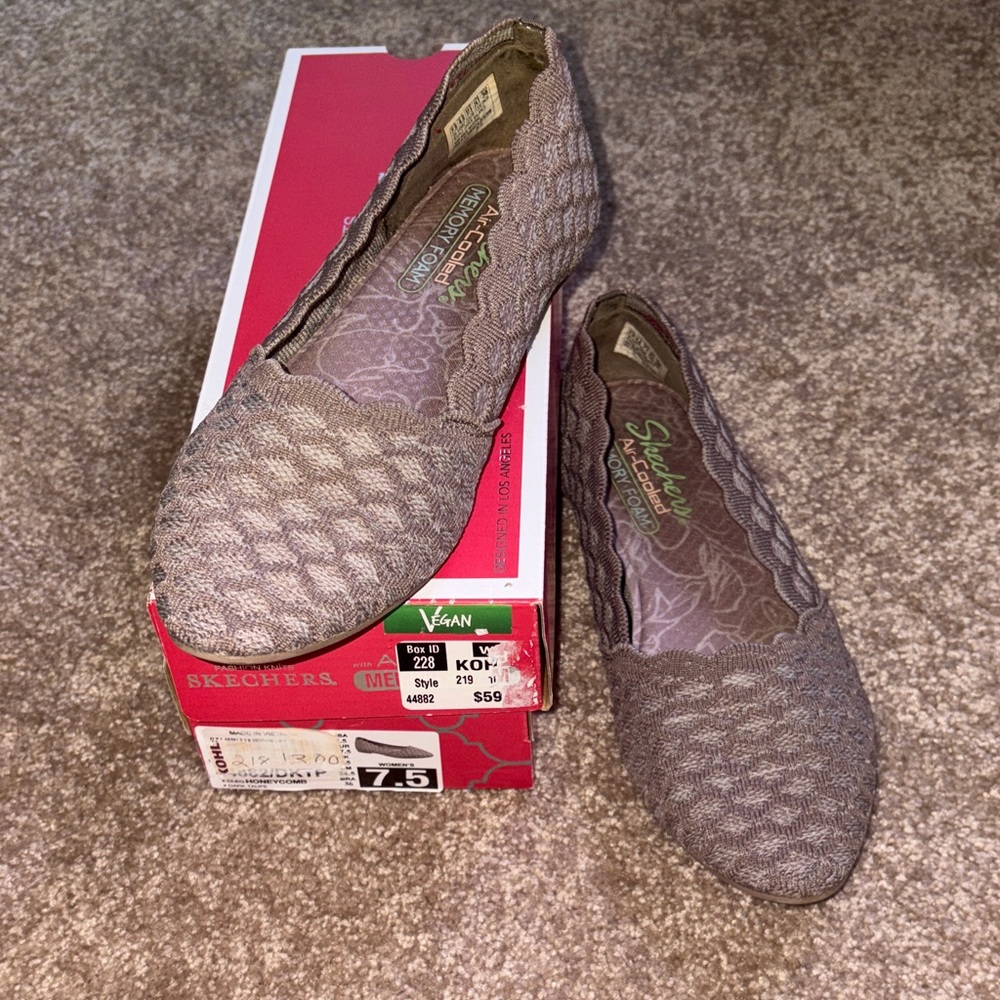 Skechers Women's cleo honeycomb Flats
